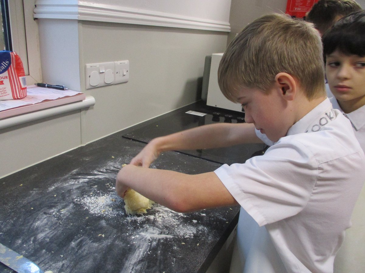 SSSJ_RISE's tweet photo. #Class5 have been baking Rosca de reyes (Mexican Christmas bread). We had to measure, Knead, prove, form and decorate the bread. Most importantly we had to eat and enjoy it! #DTisfun #SSSJ @Rise_MAT https://t.co/2tguPVzs0m