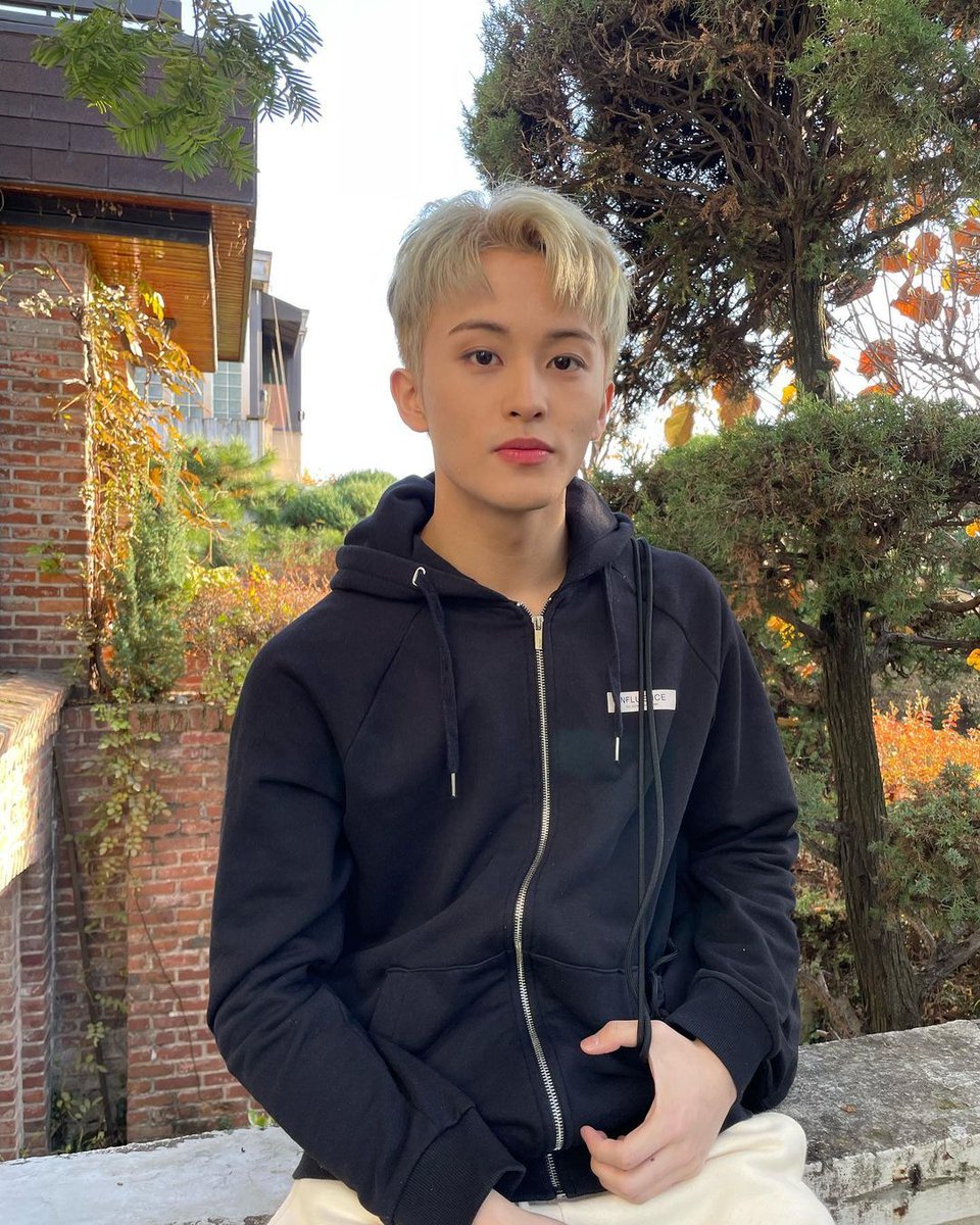 LOOKSMKL's tweet photo. #MARK IG UPDATE

"🦮 " https://t.co/K9uosRct3f