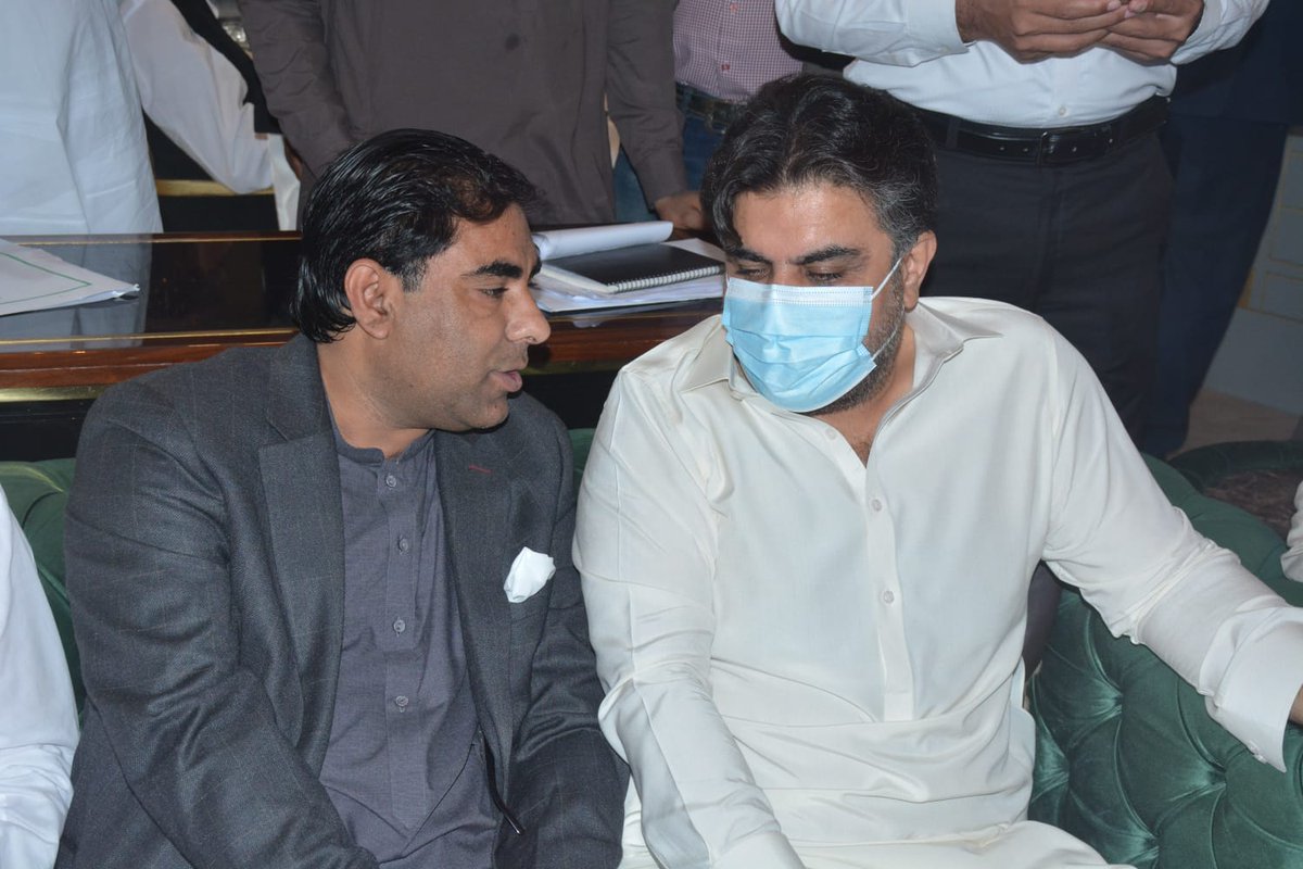 SaddamH76264314's tweet photo. Honourable Mr @FerozeJamali president PPP Disst Noushahro feroze, meets with Minister for Local Government, Public Health Engineering and Rural Development department Sindh @SyedNasirHShah
@BBhuttoZardari
@BakhtawarBZ
@AseefaBZ
#PresidentPPPdisst
#SmtDisstNF https://t.co/0rBObbraWn