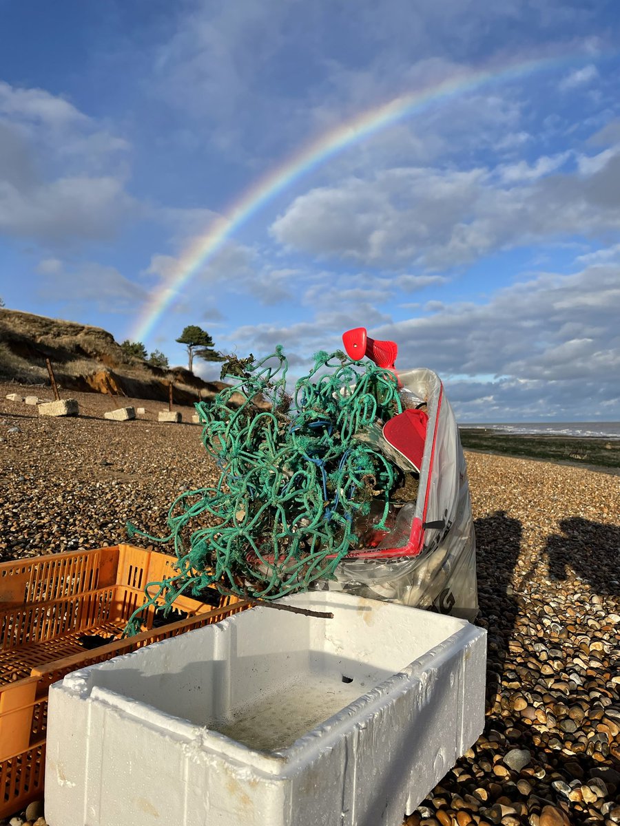Somewhere over the #rainbow… there’s a beach without #litter, #microplastics or #fishingwaste… but I’m yet to find it. 😔… I’ll keep searching. 🚯🗑💚🌍 #unitedagainstlitter #2minutebeachclean
