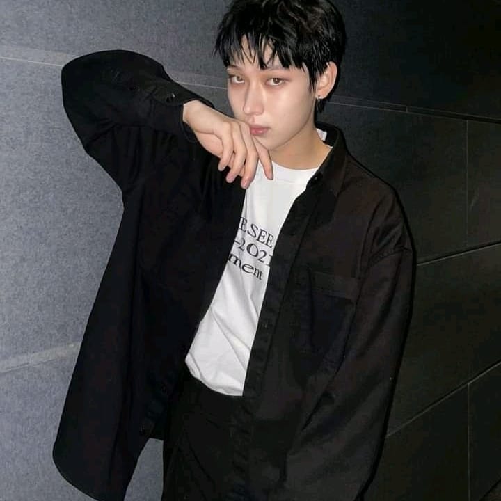 PurpleKhimm's tweet photo. Sunghoon blonde hair and Sunoo with an eyebrow piercing?!??? Ackk I can't😩 https://t.co/TKEbd4TMqp
