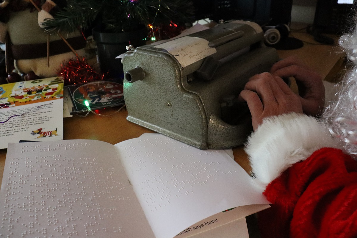 Vision_Irl's tweet photo. Santa is here at NCBI and he just said how important it is to send out his replies in each child's preferred reading format, whether it is Braille, audio CD, or large print. To receive a letter from Santa simply email Santa@ncbi.ie 
#Christmas #santa#ireland#DisabilityAwareness https://t.co/2QOUnKZ5Jx