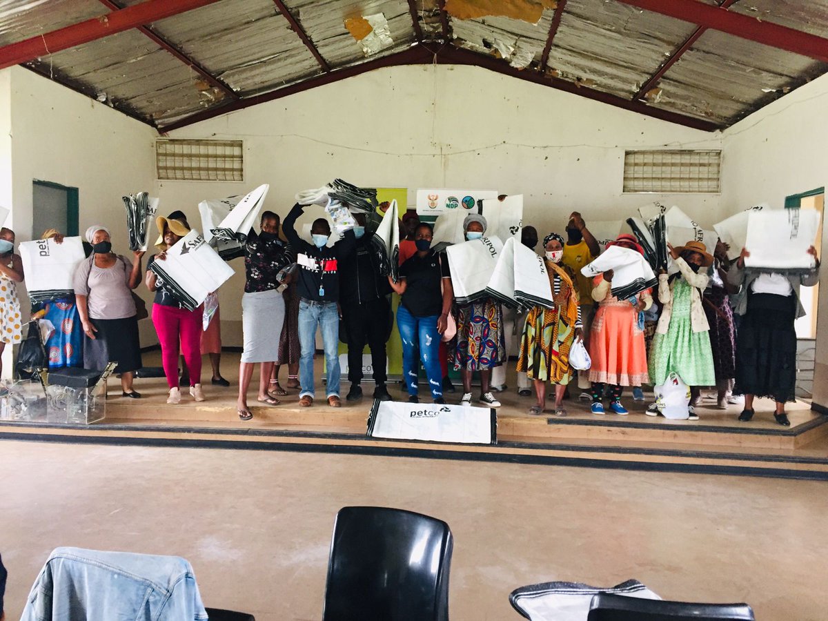 Petco_Official's tweet photo. PETCO co-hosted a recycling workshop with Okhahlamba Local Municipality, @edtea_kzn &amp; @environmentza for collectors in Bergville, KwaZulu-Natal. In partnership with Safripol, we sponsored the collectors with 75 bulk bags to enable them to store &amp; transport their recyclables. https://t.co/hayrwlUalJ
