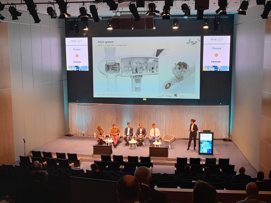 Doccoffproject's tweet image. 🔛❗We are in the Offshore Operations&amp;amp;Maintenance session of the @WindEurope #ElectricCity2021 Conference at Auditorium A12. @Doccoffproject results are now presented by Zuriñe Varela from @xabetdigital in the 🔝 priority event for European wind industry leaders and companies🌬