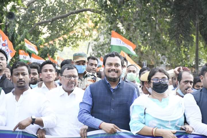parthapolitics's tweet photo. আজ কোচবিহারের রাজপথে কোচবিহার  তৃণমূল যুব কংগ্রেসের আহ্বানে মাহামিছিলে।। https://t.co/9rqiNHPshq