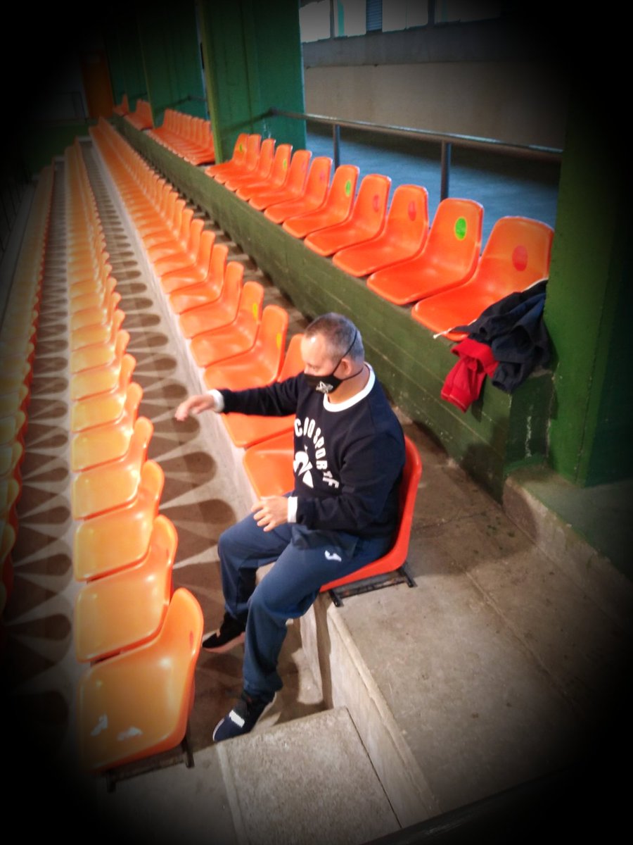 Esta pasada fin de semana deixounos un membro moi especial da Familia Xiria, traballador como el sabía, fiel seareiro que estivo animando ata o último encontro no seu tradicional asento do Vila de Noia.
Quedaches para sempre nos nosos corazóns Tini.