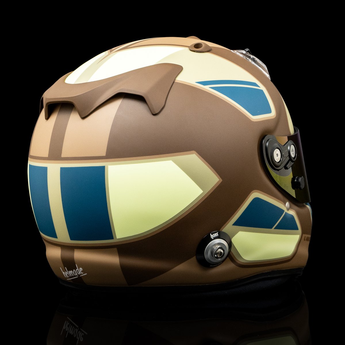 It´s all about the colors! What a unique combination on this Arai GP-7! 🤟🥳

#helmade #withpassion #arai #gp7 #carracing #adn #green #helmetdesign #helmdesign #customized #customhelmet #custompainting #bornfrommotorsports