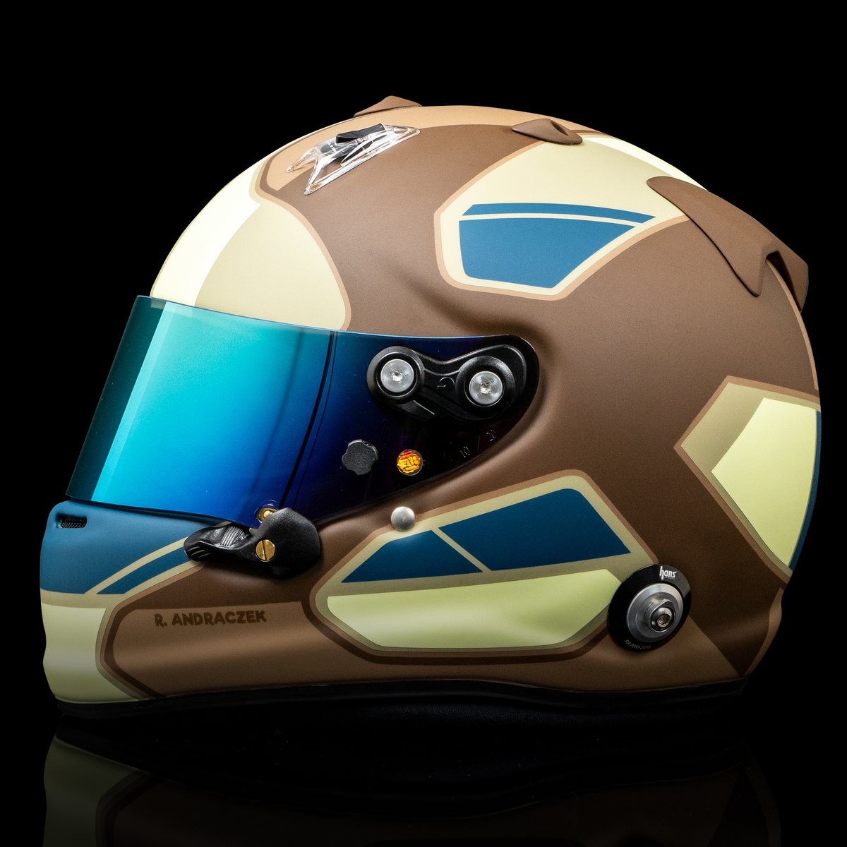 helmadepassion's tweet photo. Itยดs all about the colors! What a unique combination on this Arai GP-7! ๐ค๐ฅณ
#helmade #withpassion #arai #gp7 #carracing #adn #green #helmetdesign #helmdesign #customized #customhelmet #custompainting #bornfrommotorsports https://t.co/fCktVSrlr8