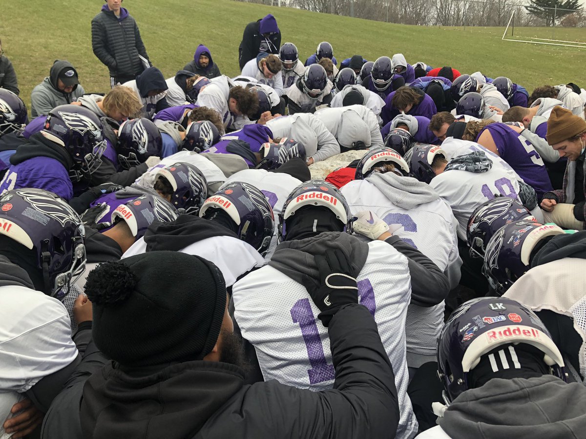 WarhawkFootball's tweet photo. First, we work.

Then, we feast. 

Happy Thanksgiving! https://t.co/ccDHM0BMbj
