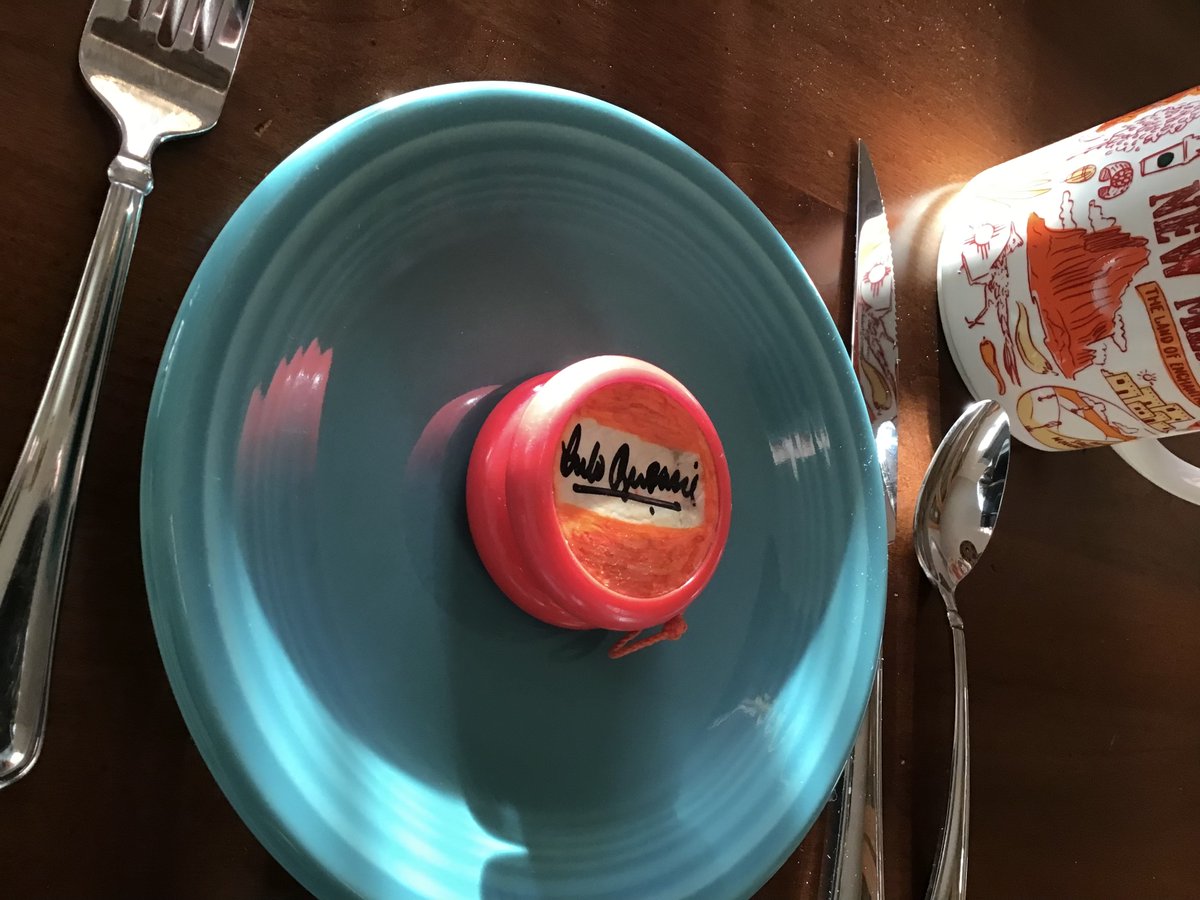 StringslingerNM's tweet photo. Thanksgiving throw of the day signed by Woodstock singer Arlo Guthrie - starting the day listening to Alice’s Restaurant #yoyo #yoinpeace #arloguthrie #alicesrestaurant #yoyolife #todaysthrow #fixedaxle #throwoftheday #2a4fun #yoyoisback #2ayoyo https://t.co/LXHF5BuUFe