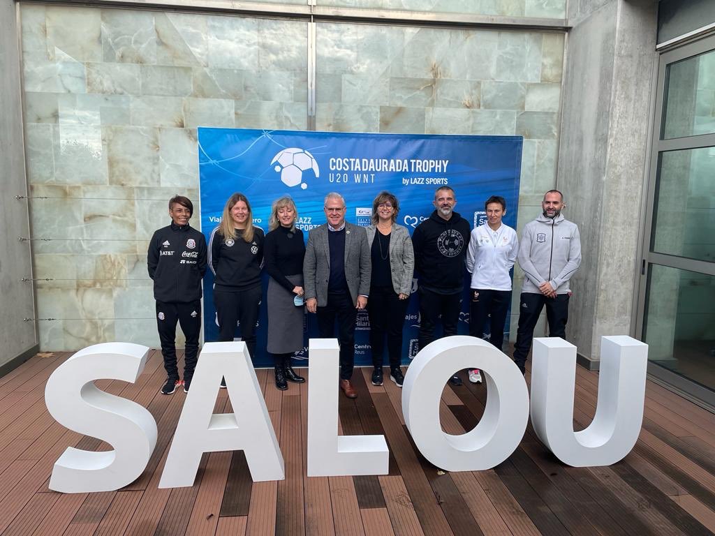 feht_tarragona's tweet image. ⚽️Patrocinem el Costa Daurada Trophy, un torneig internacional de fútbol femení internacional categoria U20 WNT, que començarà demà. Aquest matí s’ha presentat a l’ajuntament de Salou, @AjuntamentSalou.