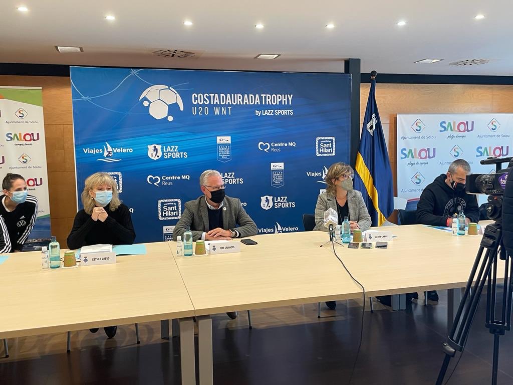 feht_tarragona's tweet image. ⚽️Patrocinem el Costa Daurada Trophy, un torneig internacional de fútbol femení internacional categoria U20 WNT, que començarà demà. Aquest matí s’ha presentat a l’ajuntament de Salou, @AjuntamentSalou.