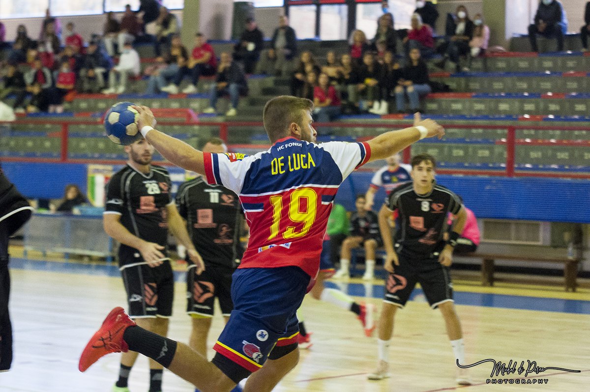 HCFondi's tweet photo. ❤💙 HC @bpfondi nella tana dell'Orlando #Haenna

Leggi il comunicato stampa con la dichiarazione del giovanissimo rossoblù Daniele De Luca ➡️ https://t.co/7PVd2i2bnp

#SerieA2Maschile #fondiseitu #cuorerossoblufondi #forzahcfondi https://t.co/380dgvJQua
