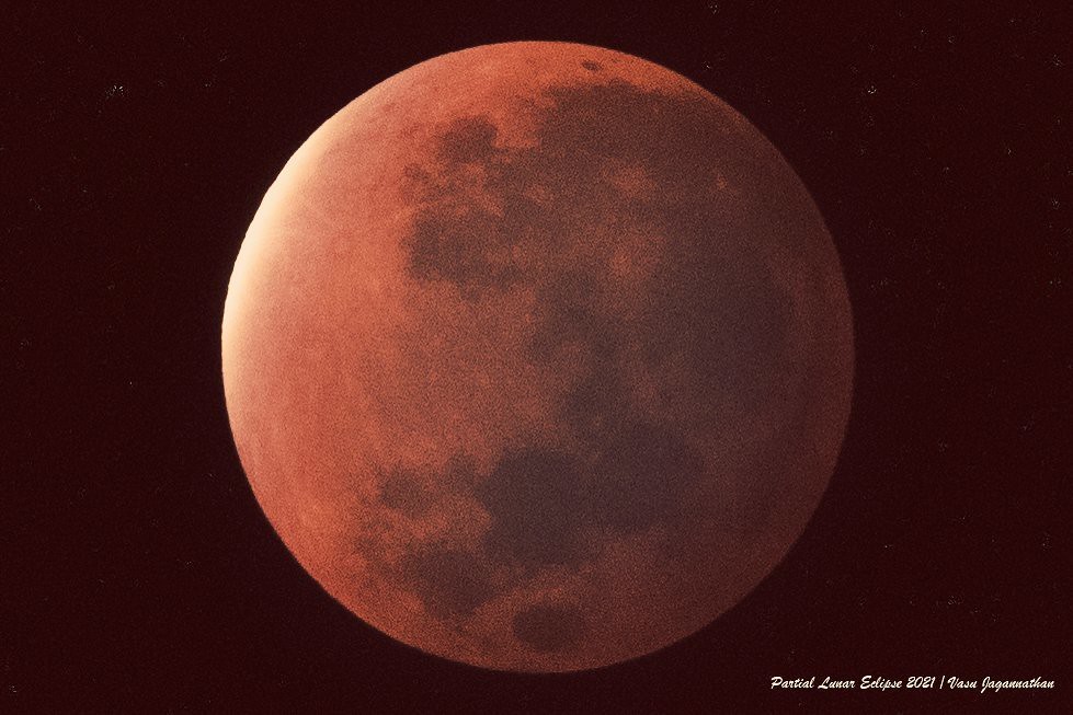 SansPeurVJ's tweet photo. Partial Lunar Eclipse 11.19.2021 
@capitalweather @ChuckBell4 @amelia_draper @dougkammerer @laurynricketts #LunarEclipse2021 https://t.co/gwnZLKXDYW