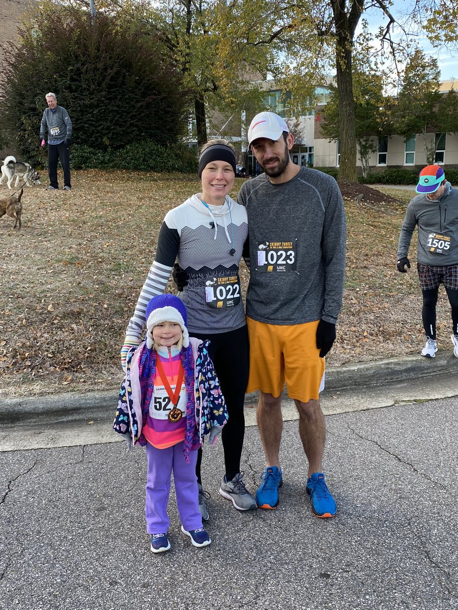 Ruth555's tweet photo. #skinnyturkey @healthywake #HappyThanksgiving2021 Thankful for my running buddies. #timeforfood https://t.co/e6cJHusctf