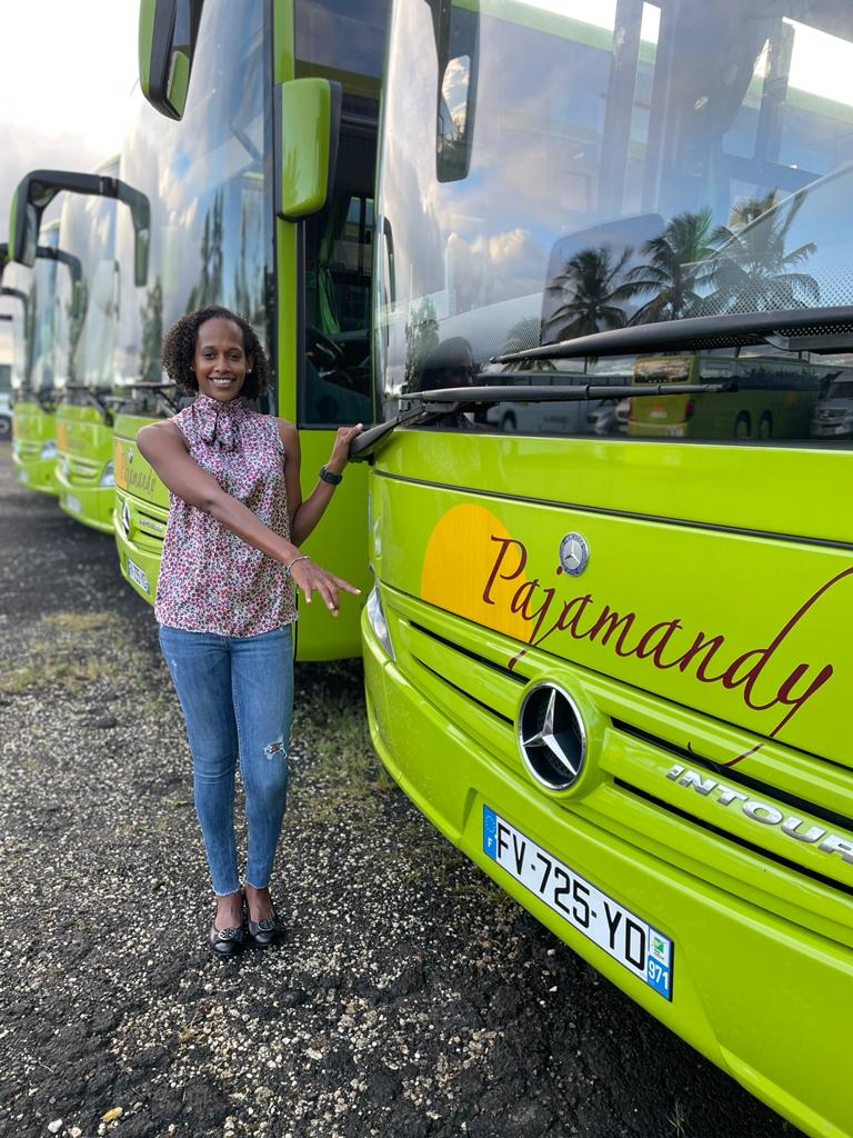 DaimlerBusesFR's tweet image. &quot;Je suis fière de pouvoir dire que nous comptons l’un des parcs de cars les plus importants de la Guadeloupe avec 27 véhicules #Mercedes-Benz et 23 #Setra. Nous voulons offrir le meilleur à nos clients. »,  Natacha Pajamandy, directrice technique, Pajamandy SA.
#ParoleDeClient