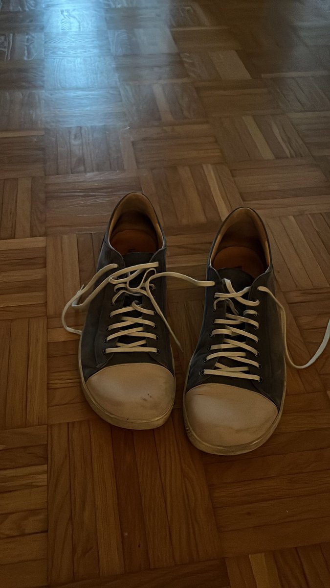 markusrunning's tweet photo. @tutschte Sind aus Leder, also sehen die nur so aus als ob. Ich mag sie trotzdem 😉 https://t.co/C3M5E3hFGs