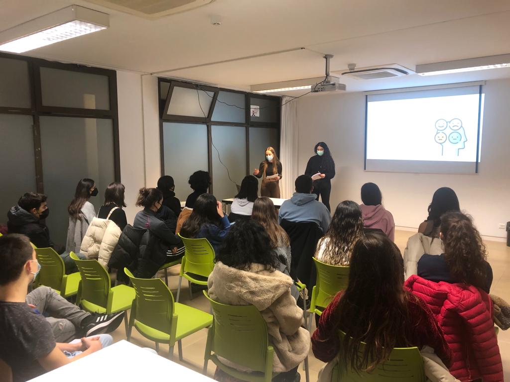 Un éxito y muy interesante la charla sobre salud mental de la asamblea de estudiantes <a href="/ZIA__AEZ/">ZIA-AEZ</a> .Rompiendo el estigma de la salud mental, visibilizando esta realidad y potenciando herramientas y espacios que crean lazos que rompen con el individualismo y el aislamiento.Aupa zuek!