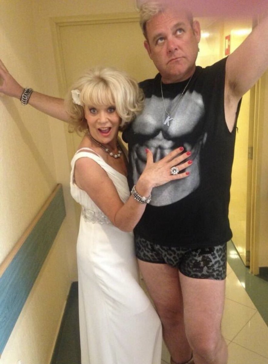 Even Temple-Savage couldn’t keep her mitts off the adonis Du Beke!! Well, she’s only human!! 😜 #Kenneth #Joyce #Benidorm🌴❤️ #ThrowbackThursday