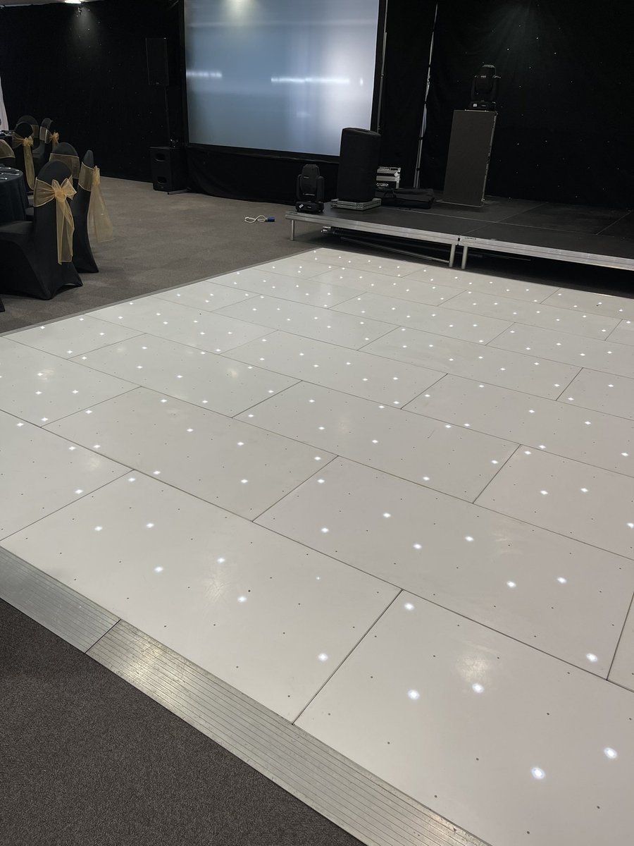 prideofsthelens's tweet photo. It’s beginning to look a lot like @prideofsthelens @twstadium all the main work has been done with the finishing touches to be done by the phenomenal @BouquetRes
Great set up by #StHelens #Companies @Liveeventsltd @Vinyline_ #Sapphire
#TimeBeProud #StHelens @Saints1890 https://t.co/bUoigNrLZ2