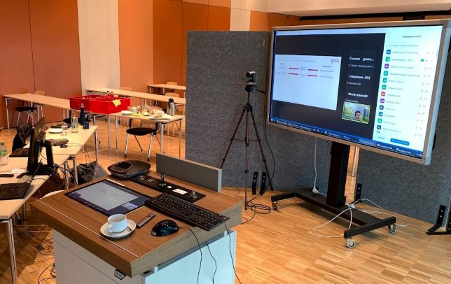 Vielen Dank für die tollen Impulse aus Leipzig, Münster, Berlin und München + Fragen und Diskussionen mit bis zu 195 Teilnehmenden bei den BlauGrün Dialogen <a href="/UFZ_de/">UFZ</a> | Rechtsrahmen anpassen, mehr € Förderung für Kommunen, fachübergreifend Vordenken &gt; Planungsphase "0" <a href="/RE_Stadt/">Ressourceneffiziente Stadtquartiere</a>