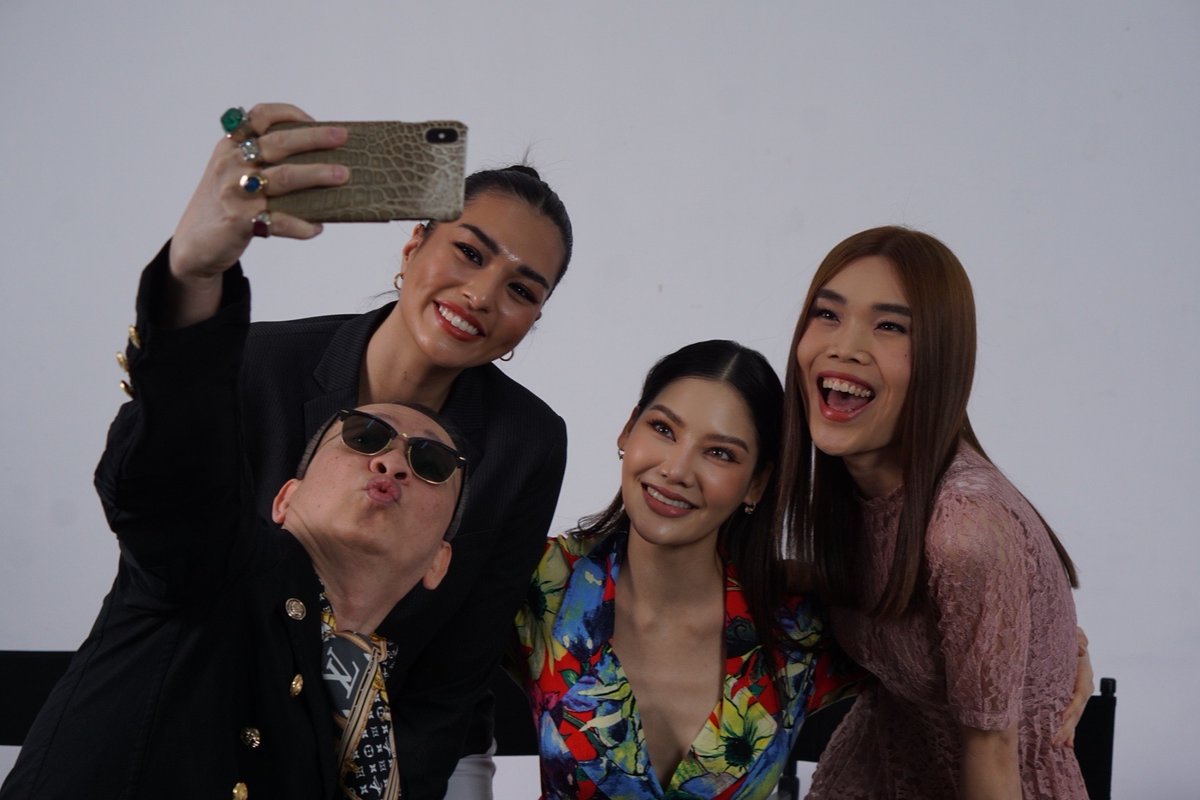 STARSOCIETY_TH's tweet photo. ป้าตือ - ก๊อตจิ ชวน “แอนชิลี” และ “พรฟ้า” นั่งคุยก่อนบินลัดฟ้าอิสราเอล แกงไม่แกง มาดูกัน!
https://t.co/CxvhUK6WOq
#TuesTalk #TuesLOVE #Annchilee
#MUT2021 #MissUniverseThailand2021 https://t.co/QDsxUWxaIF