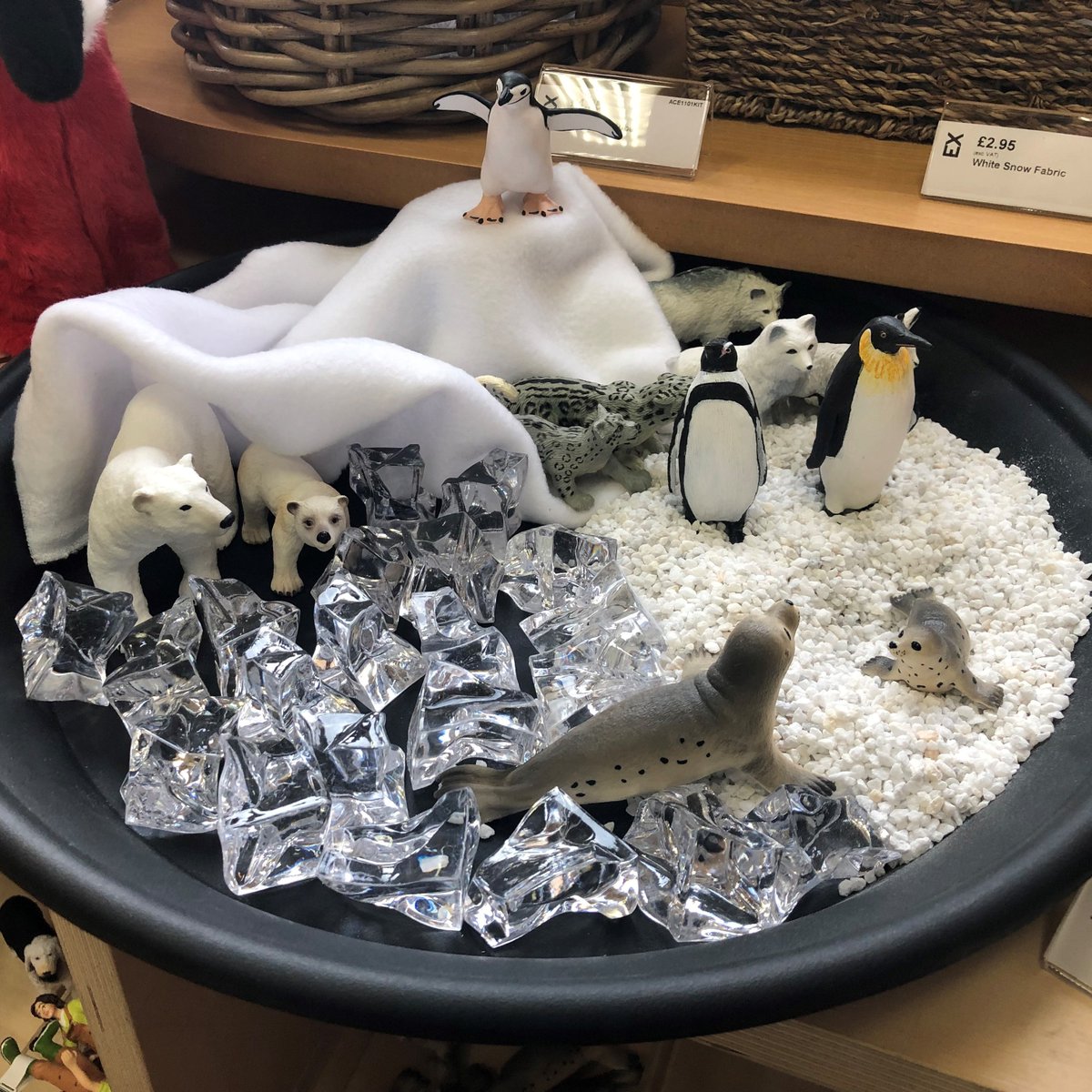 EarlyExcellence's tweet photo. We're busy getting the National Centre ready for the festive season! 
With a range of seasonal resources on display, now is the perfect time to pay us a visit to explore the resource centre and be inspired by our interactive classroom environments.
https://t.co/l2eioLuIQ7 https://t.co/BHHoQP1t17
