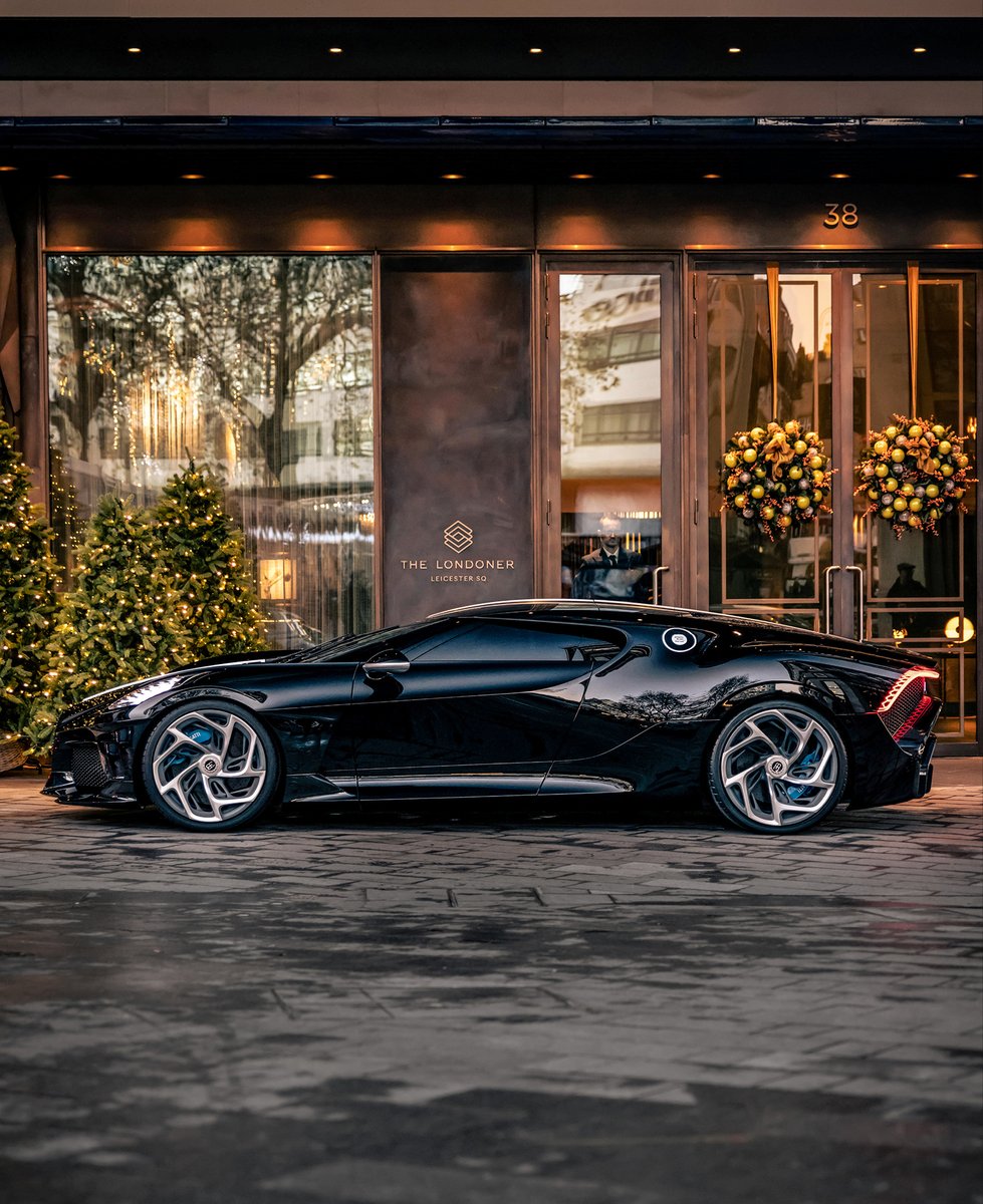 Bugatti's tweet photo. When LA VOITURE NOIRE is in town, there’s reason to be excited. Watch this space. @Champagnecarbon

#BUGATTI #LAVOITURENOIRE #ChampagneCARBON #TheLondonerHotel
 
https://t.co/3sUUBA5LFx https://t.co/zy5SFr5YMp