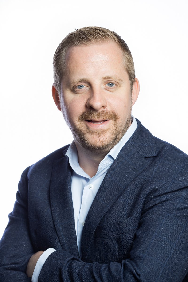 Thomas Bollhalder hat die <a href="/SHLLuzern/">SHL Schweizerische Hotelfachschule Luzern</a> absolviert und anschliessend während vieler Jahre in der 5-Sterne-Hotellerie gearbeitet. Im April 2018 ist der Zürcher als Operations Manager zu GLANDON gestossen. Seither ist er für die operativen Belange des Unternehmens zuständig. #team