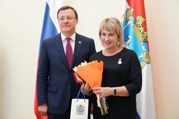 Дмитрий Азаров: "В нашем регионе действует 31 мера поддержки семей с детьми"

sova.info/news/dmitriy-a…