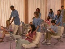 gigi_needshelp's tweet photo. @Wes10 omg i have this vintage photo that my mom took when she studied there 😍😍😍 https://t.co/l0lGv9kT34