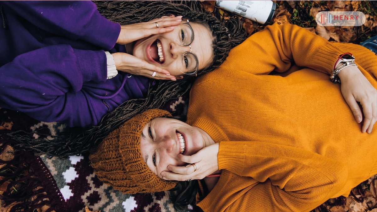Verbringe täglich etwa 25 Minuten draußen, um Deinen #Vitamin D-#Speicher aufzufüllen. Kombiniere das am besten gleich mit einem Spaziergang. Auch durch einen bewölkten #Himmel kommen die wichtigen UV-Strahlen durch! mein-henry.de