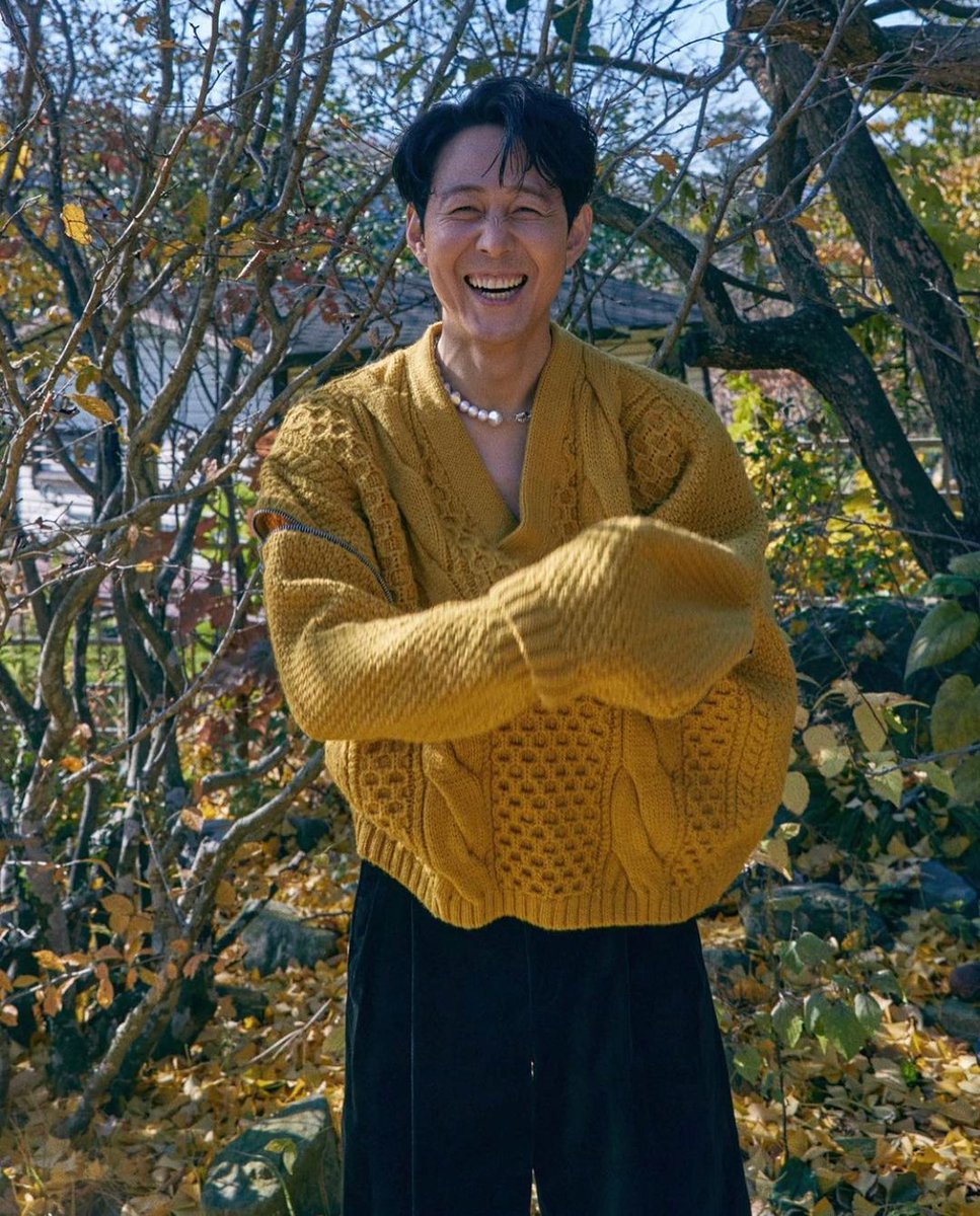 katelovesdilfs's tweet photo. my love in yellow sweater https://t.co/TNHWJgyb3l