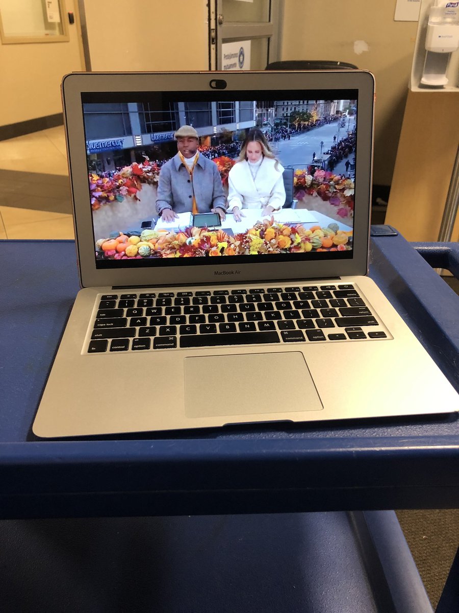 reaganmarie01's tweet photo. I might be at the hospital today working, but I will always find a way to watch the #MacysParade #tdcbs Happy Thanksgiving everyone stay safe!! https://t.co/efchJaPcJT