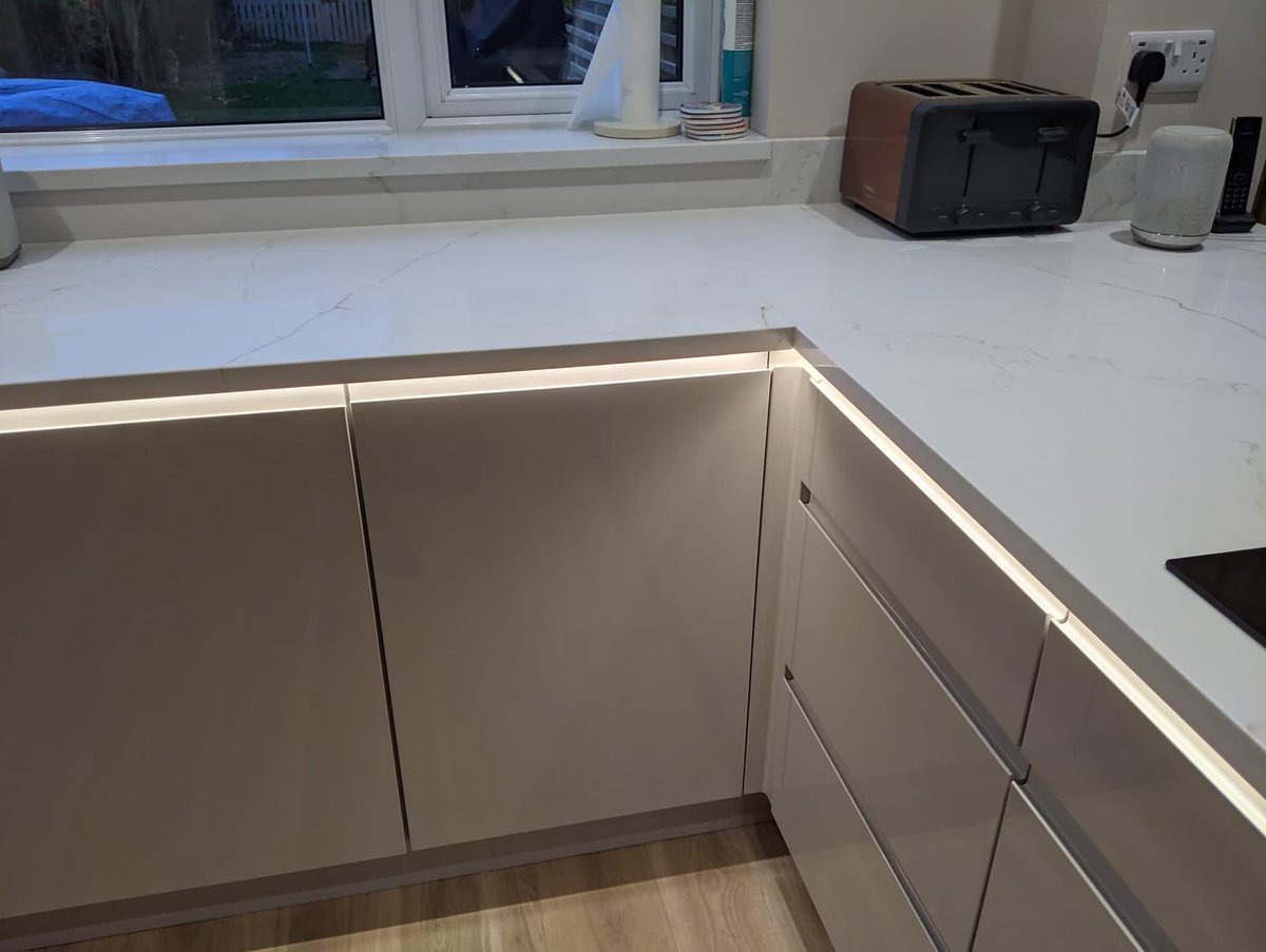 CJStonemasonry's tweet photo. Thanks to a lovely customer in York for sending us some photos of their completed kitchen. The light groove definitely gives it a WOW factor. 
https://t.co/sDQFR05pdf
#cjstonemasonry #yorkshirequartz #callacattaoro #fugenworksurfaces #lightgrooves #cjstonemasonry https://t.co/cwY3HeoRAU