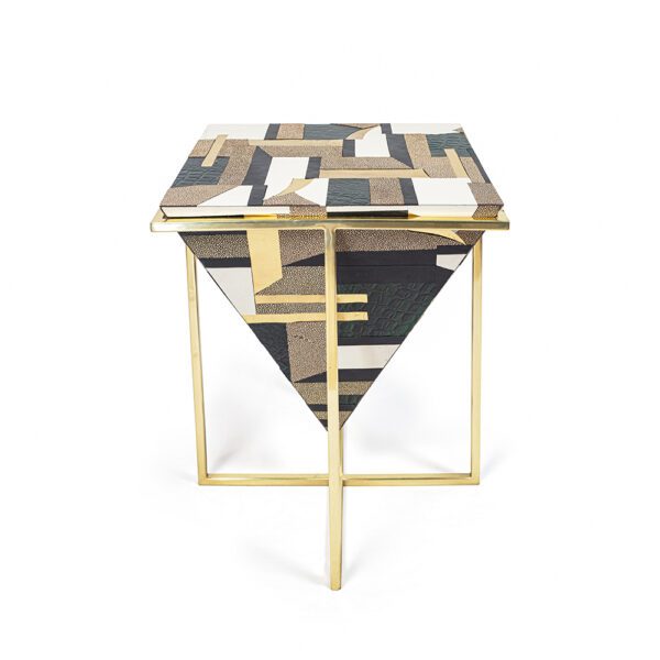 luxuryfacts's tweet photo. @sereindecor brings the Melange Triad table - a perfect add on to fill up the cosy corners of your favourite space by its unique design aesthetics!

https://t.co/r2uQLASgte

#luxuryfacts #lfshop https://t.co/XRwzeGruZM