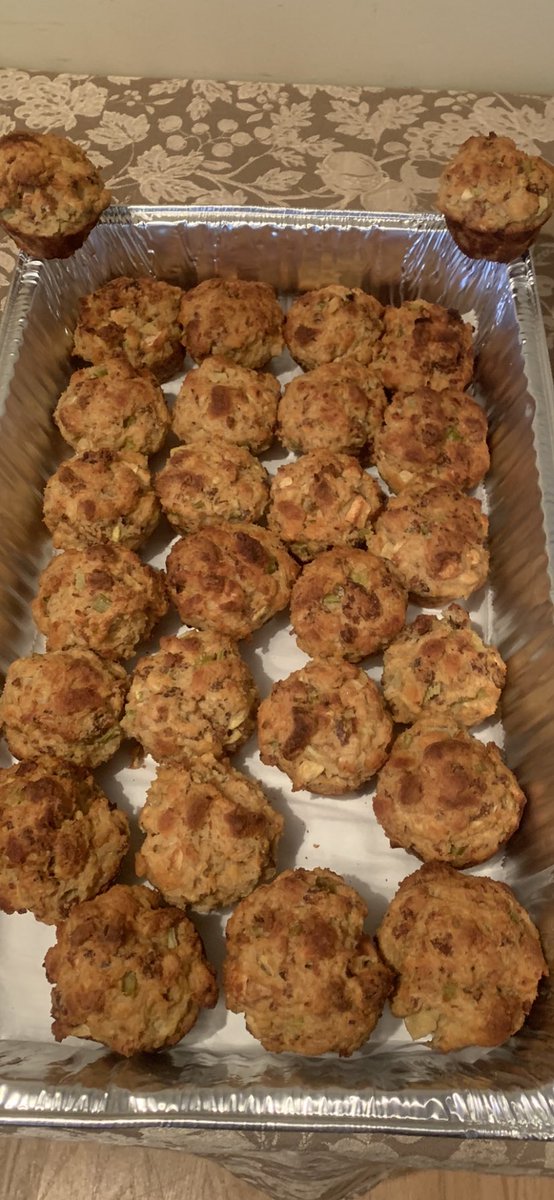 PapaPerrone's tweet photo. @Fantasy_Guru @caplannfl @PaulKellyTweets @timmymr Happy Thanksgiving guys!! Here are some Stuffin Muffins! No more Bobby Drops it’s Bobby Kale! I hope Bobby isn’t hosting dinner today. All the best JP https://t.co/4uus1ToN5Q