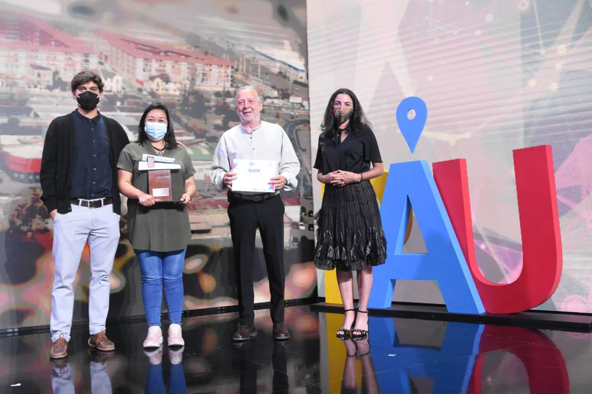 CChC_Chile's tweet photo. El proyecto Barrio Maestranza Ukamau, ubicado en la comuna de Estación Central, gana el #PAU en la categoría Mejor Proyecto de Integración Social➡️  https://t.co/UDamaGSKGe #PremioAporteUrbano @MpUkamau https://t.co/KXMu3zIAhE