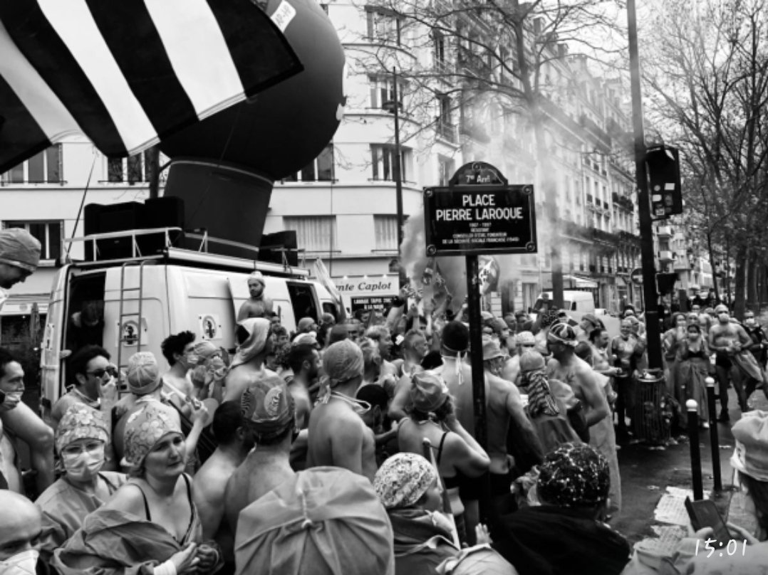 BretagneIade's tweet photo. Nombreux sont les #infirmiersAnesthésistes venus défendre leur profession à @Paris pour #unStatutAdapté. @olivierveran quand entendrez vous notre mécontentement!?
@OuestFrance @TF1 @francetv @M6 @Qofficiel @BFMTV @Qofficiel @LCP https://t.co/wGfKZgdCCk