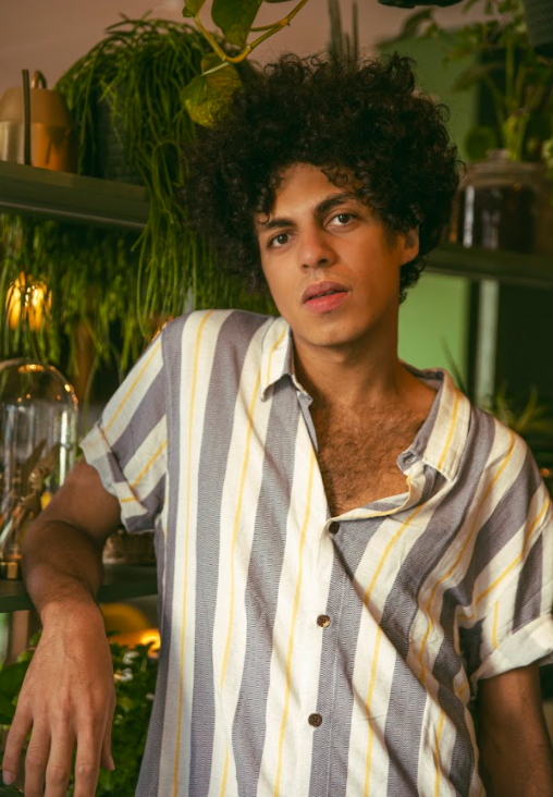 sitevirgula's tweet image. @leomiddea celebra novos horizontes na energética “Hello Goodbye” --&amp;gt; virgula.com.br/musica/leo-mid…