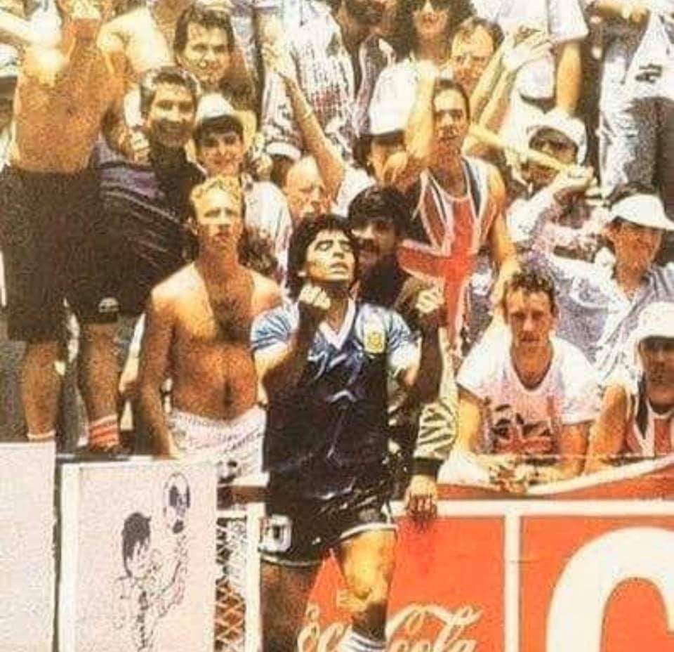 Fiorito y Dubai
Barro y 7 estrellas
Canillas de oro y letrina
Y para que no queden dudas, el mejor jugar de toda la historia... Te extraño más que nunca. Un año sin Dios ⭐