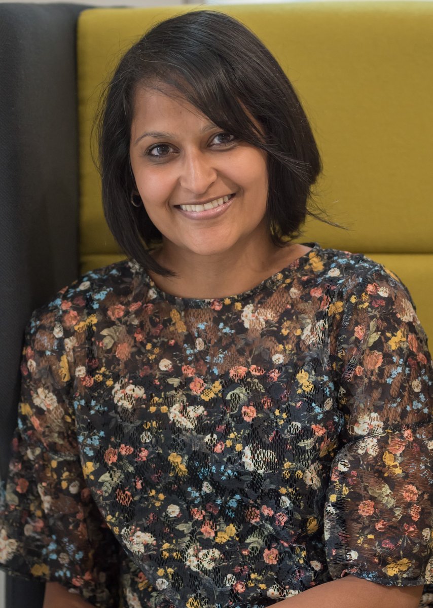 FarshoreBooks's tweet photo. Only one month to go until Christmas! Get into the festive spirit with a Very Merry chat as @SerenaKPatel tells @BexLindsay all about the #VeryMerryMurderClub! Listen on @FunKids radio today from 5.15pm: https://t.co/glGE4bXVor https://t.co/QaVyWu5F2s