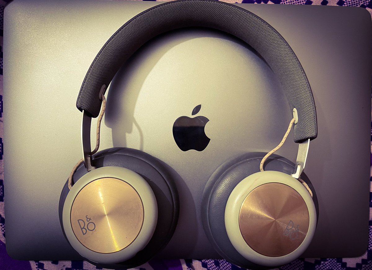 CookiteasyRecip's tweet photo. #photography #macbook #headphone #cookiteasyrecipes https://t.co/N6aP5FWxK7