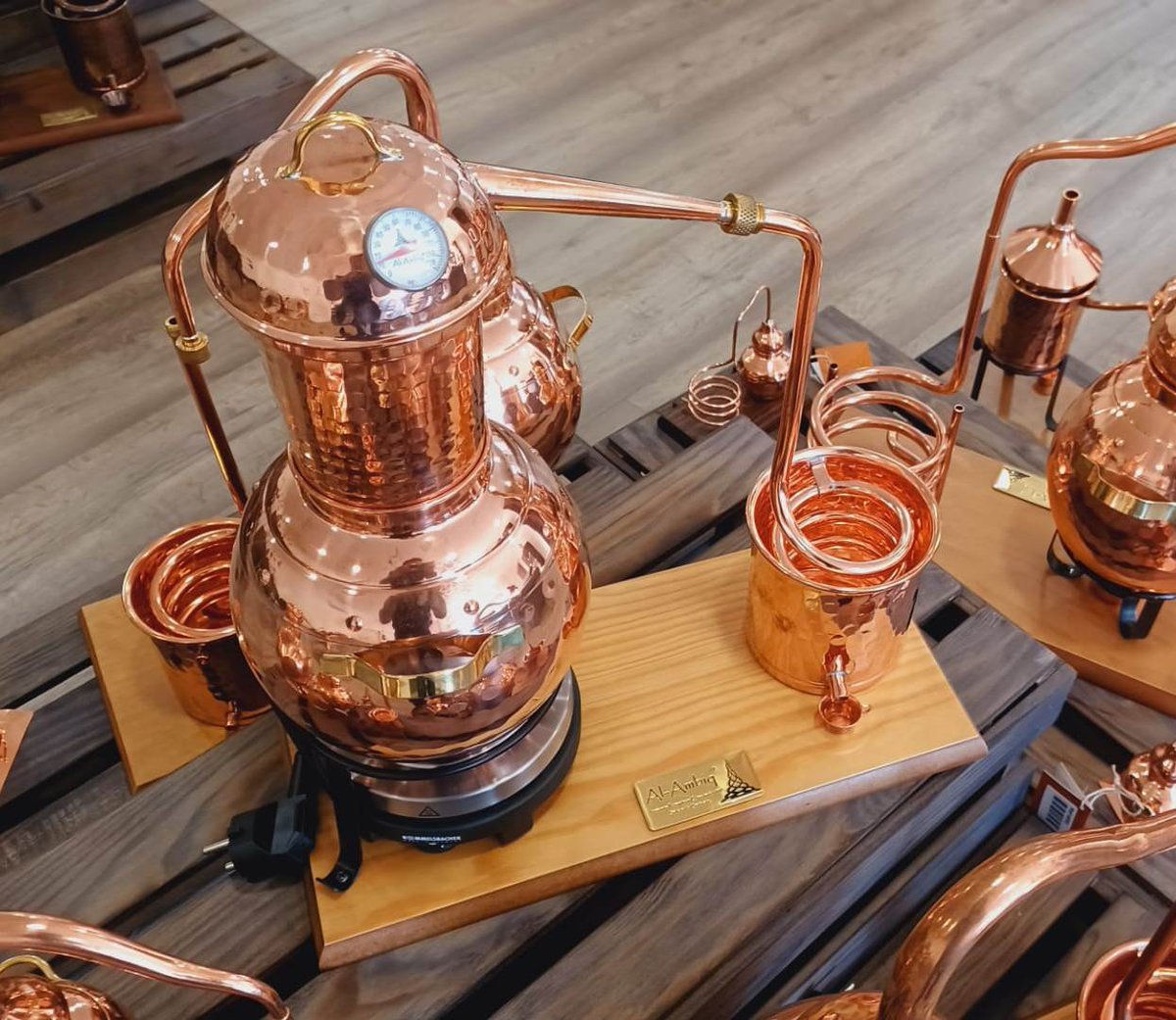 IberianCoppers's tweet image. Looking for some 🎁ideas? 
✨Make your own Gin or create a scentful Hydrosol.
2,5L #CopperStills are ideal for those who would like to experiment or initiate the art of distillation as well as being an excellent conversation piece! #iberiancoppers #BlackFriday #Christmasgifts