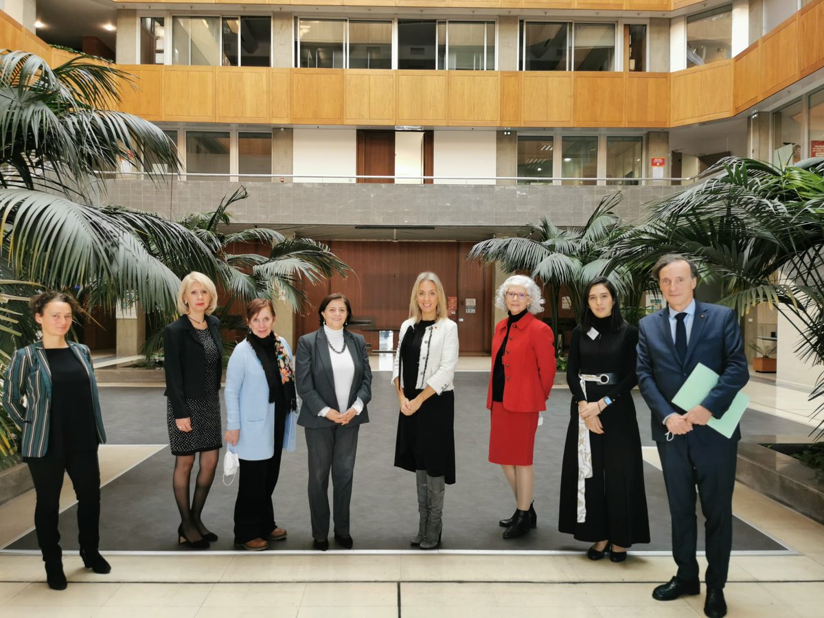 NadiaPellefigue's tweet photo. 🇫🇷🇲🇽Séance de travail avec l'ambassadrice du #Mexique en France, son excellence Blanca Jimenez Cisneros.

Nous discutons tourisme, recherche et coopération, avec notamment la @muframex @Univ_Toulouse https://t.co/ilbNWHmPSS