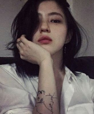 soheejpeg's tweet photo. #HANSOHEE #한소희: glimpse of the hottest tattooed era https://t.co/ZlHRxRz7V4