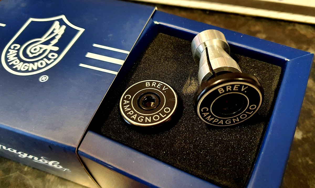 LEatonCycles's tweet photo. Looking for a present for the cyclist in your life who has everything, then look no further!

Campagnolo Black Bar-Ends! 😍
#campagnolo #barendplug #christmasgifts #longeatoncycles #buynow @campagnolosrl https://t.co/Wij6OPoiu6