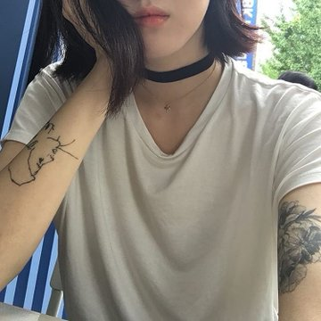soheejpeg's tweet photo. #HANSOHEE #한소희: glimpse of the hottest tattooed era https://t.co/ZlHRxRz7V4