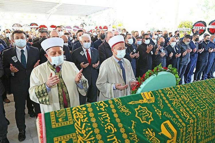 DenizcilikDergi's tweet photo. Beybaba’yı sonsuzluğa uğurladık
Türk denizciliğinin duayeni ve Uzmar Denizcilik’in kurucusu Kapt. Altay Altuğ İzmir’de son yolculuğuna uğurlandı.
https://t.co/xqcxKtamsd
#Beybaba #BinaliYıldırım #cenaze #Doğançay #AltayAltuğ #UZMAR https://t.co/MnSR6s5fmk