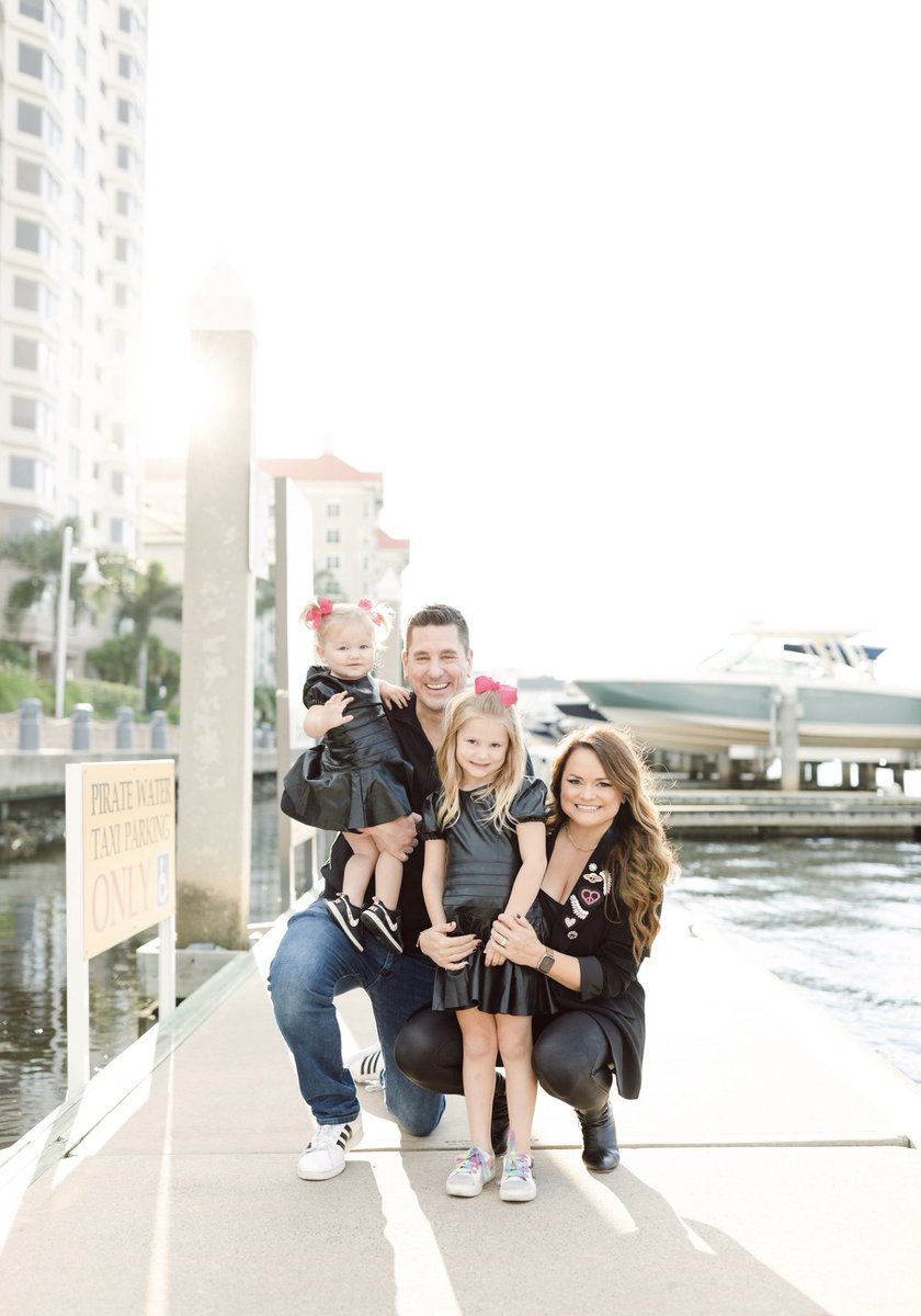 taramanisbenson's tweet photo. Thankful for them 💕 @WFLAJosh https://t.co/SFB6xwyhPf